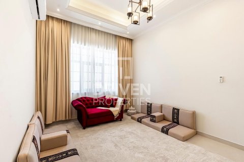 Villa in Nadd Al Sheba, Dubai 5 bedrooms, 3399.97 sq.m. № 136648 - photo 10
