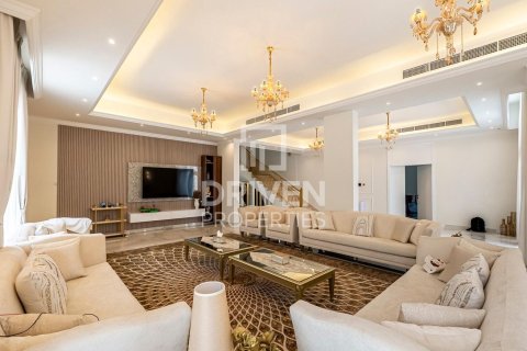 Villa in Nadd Al Sheba, Dubai 5 bedrooms, 3399.97 sq.m. № 136648 - photo 2