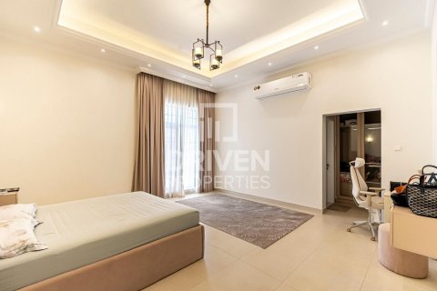 Villa in Nadd Al Sheba, Dubai 5 bedrooms, 3399.97 sq.m. № 136648 - photo 8