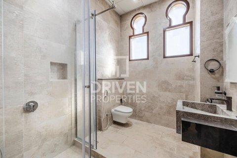 Villa in Al Quoz, Dubai 7 bedrooms, 1114.84 sq.m. № 136647 - photo 30