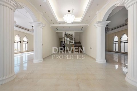 Villa in Al Quoz, Dubai 7 bedrooms, 1114.84 sq.m. № 136647 - photo 17