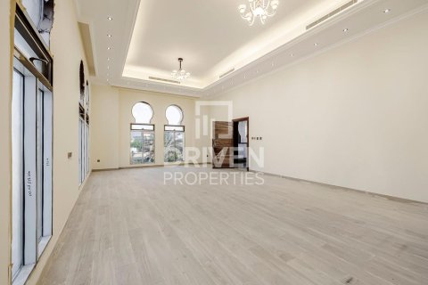 Villa in Al Quoz, Dubai 7 bedrooms, 1114.84 sq.m. № 136647 - photo 15