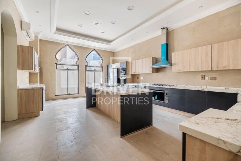 Villa in Al Quoz, Dubai 7 bedrooms, 1114.84 sq.m. № 136647 - photo 25