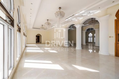 Villa in Al Quoz, Dubai 7 bedrooms, 1114.84 sq.m. № 136647 - photo 2