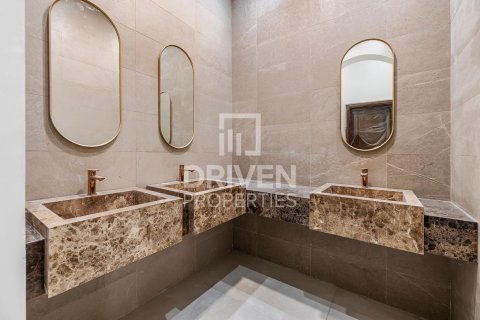 Villa in Al Quoz, Dubai 7 bedrooms, 1114.84 sq.m. № 136647 - photo 9