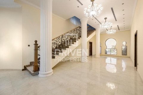 Villa in Al Quoz, Dubai 7 bedrooms, 1114.84 sq.m. № 136647 - photo 13