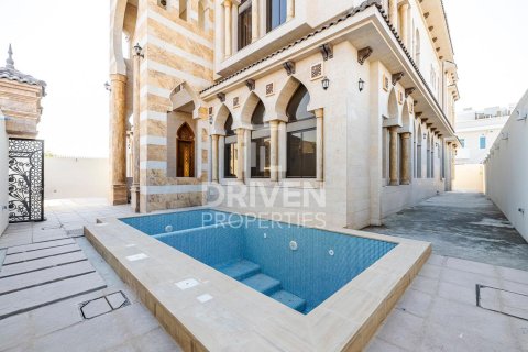 Villa in Al Quoz, Dubai 7 bedrooms, 1114.84 sq.m. № 136647 - photo 8