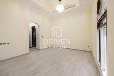 Villa in Al Quoz, Dubai 7 bedrooms, 1114.84 sq.m. № 136647 - photo 20