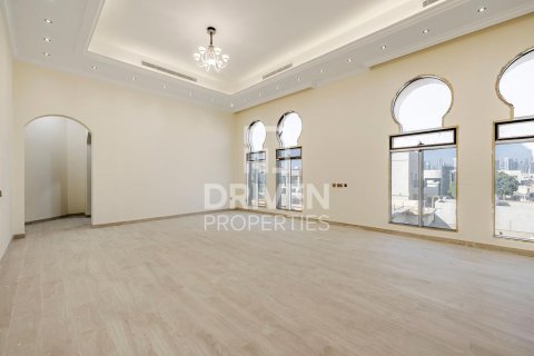 Villa in Al Quoz, Dubai 7 bedrooms, 1114.84 sq.m. № 136647 - photo 6