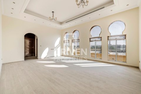 Villa in Al Quoz, Dubai 7 bedrooms, 1114.84 sq.m. № 136647 - photo 29