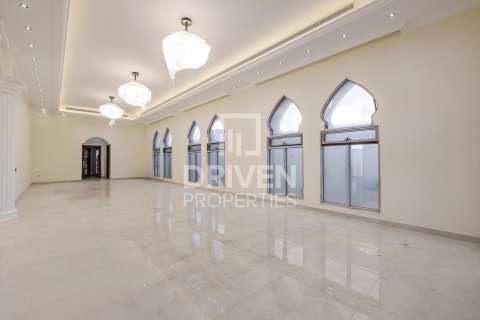 Villa in Al Quoz, Dubai 7 bedrooms, 1114.84 sq.m. № 136647 - photo 4