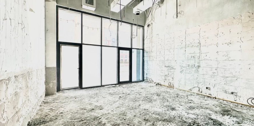 Tienda en Dubai, 61 m², № 53083
