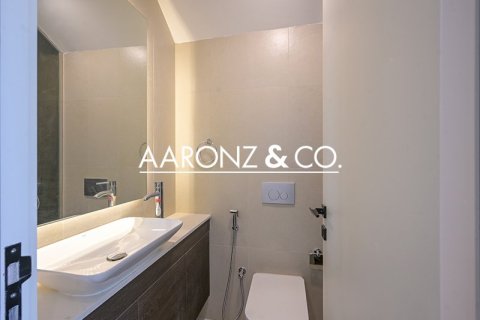 Apartment in Rukan, Dubai 3 bedrooms, 131 sq.m. № 94330 - photo 15