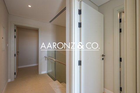 Apartment in Rukan, Dubai 3 bedrooms, 131 sq.m. № 94330 - photo 11