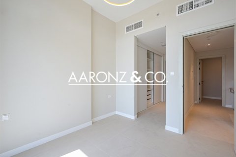 Apartment in Rukan, Dubai 3 bedrooms, 131 sq.m. № 94330 - photo 2