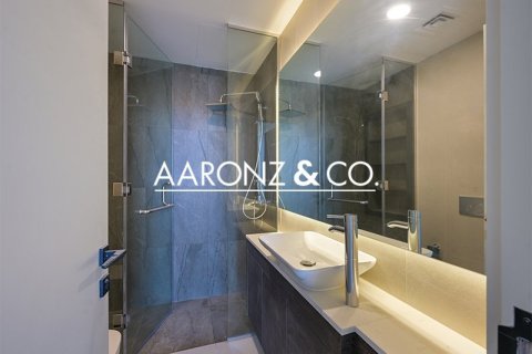 Apartment in Rukan, Dubai 3 bedrooms, 131 sq.m. № 94330 - photo 16