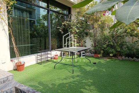 Villa in District 15, Jumeirah Village Circle, Dubai 4 bedrooms, 343 sq.m. № 121581