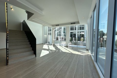 Villa in Al Barari, Dubai 4 bedrooms, 220 sq.m. № 121582 - photo 4