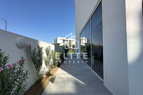 Villa in Al Barari, Dubai 4 bedrooms, 220 sq.m. № 121582 - photo 10