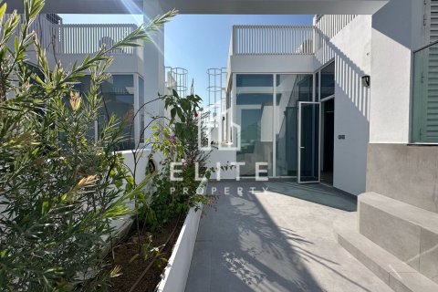 Villa in Al Barari, Dubai 4 bedrooms, 220 sq.m. № 121582 - photo 2