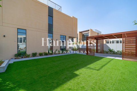 Villa in Dubai South (Dubai World Central), Dubai 4 bedrooms, 350.33721300 sq.m. № 101289 - photo 9
