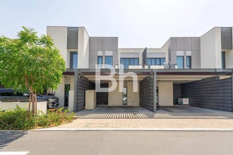 Townhouse in Arabian Ranches 3, Dubai 4 bedrooms, 224 sq.m. № 57731 - photo 1