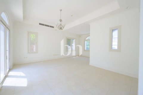 Villa en Jumeirah Golf Estates, Dubai, 6 dormitorios, 711 m², № 57730 - foto 5