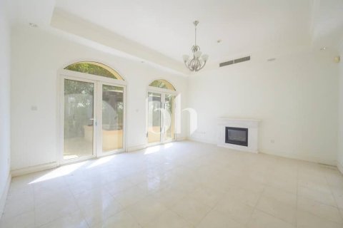 Villa en Jumeirah Golf Estates, Dubai, 6 dormitorios, 711 m², № 57730 - foto 9