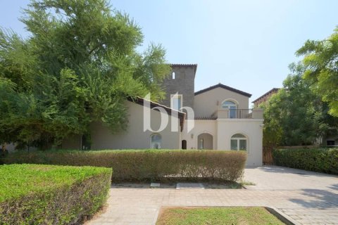Villa en Jumeirah Golf Estates, Dubai, 6 dormitorios, 711 m², № 57730 - foto 1