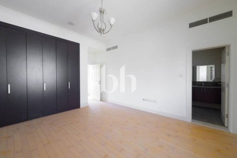 Villa en Jumeirah Golf Estates, Dubai, 6 dormitorios, 711 m², № 57730 - foto 15