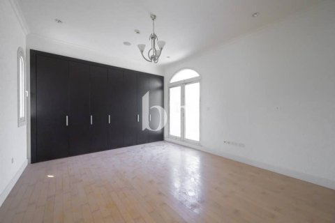 Villa en Jumeirah Golf Estates, Dubai, 6 dormitorios, 711 m², № 57730 - foto 17