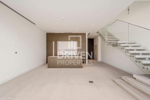 Townhouse in Nad Al Sheba 1, Nadd Al Sheba, Dubai 3 bedrooms, 358.33 sq.m. № 128826 - photo 2