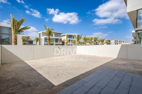 Townhouse in Nad Al Sheba 1, Nadd Al Sheba, Dubai 3 bedrooms, 358.33 sq.m. № 128826 - photo 16