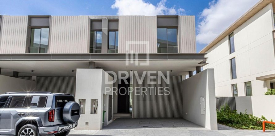 Townhouse in Nad Al Sheba 1, Nadd Al Sheba, Dubai 3 bedrooms, 358.33 sq.m. № 128826