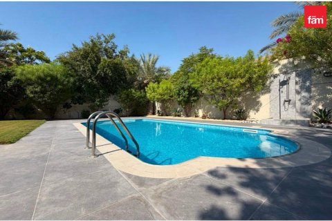 Villa en Jumeirah Park, Dubai, 4 dormitorios, 741.9 m², № 124970 - foto 2