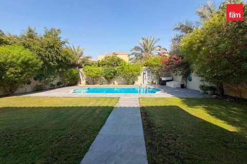 Villa en Jumeirah Park, Dubai, 4 dormitorios, 741.9 m², № 124970