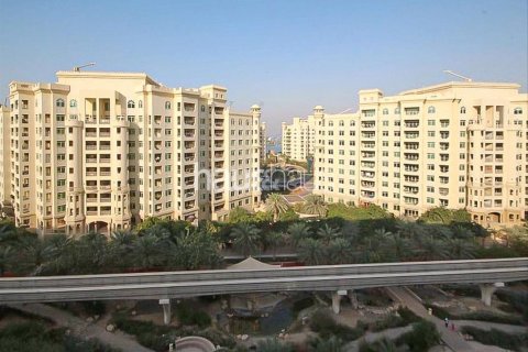 Снять в аренду квартиру в Golden Mile, Пальма Джумейра, Дубай: 2 спальни, 166м², № 44506 - фото 1