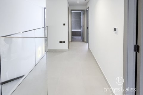 Снять в аренду виллу в Дубае: 3 спальни, 140.5м², № 77276 - фото 12