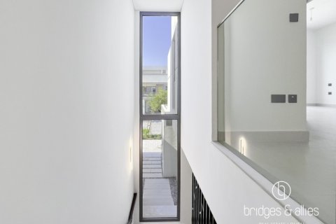 Снять в аренду виллу в Дубае: 3 спальни, 140.5м², № 77276 - фото 8