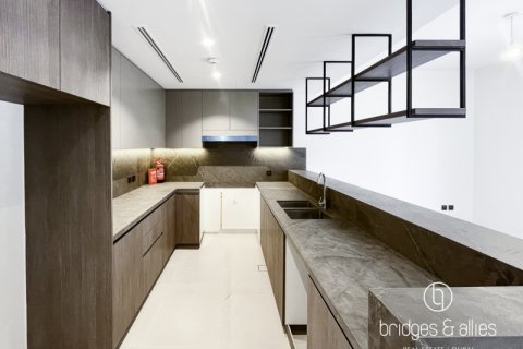 Снять в аренду виллу в Дубае: 3 спальни, 140.5м², № 77276 - фото 4