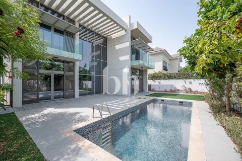 Villa en Mohammed Bin Rashid City, Dubai, 4 dormitorios, 700 m², № 57925 - foto 1