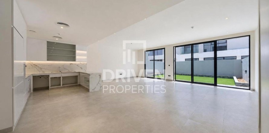Adosado en Dubai Land, Dubai, 3 dormitorios, 232.63 m², № 138784