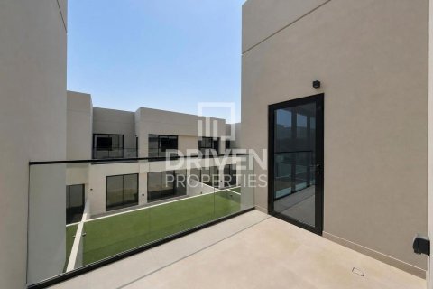 Townhouse in Dubai Land, Dubai 3 bedrooms, 232.63 sq.m. № 138784 - photo 30