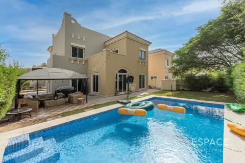 Villa en Victory Heights, Dubai Sports City, Dubai, 5 dormitorios, 357 m², № 61855 - foto 1