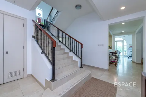 Villa en Victory Heights, Dubai Sports City, Dubai, 5 dormitorios, 357 m², № 61855 - foto 2
