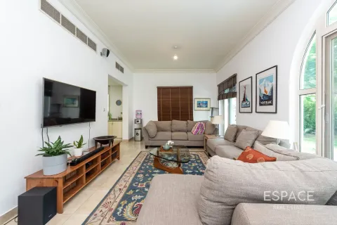 Villa en Victory Heights, Dubai Sports City, Dubai, 5 dormitorios, 357 m², № 61855 - foto 8