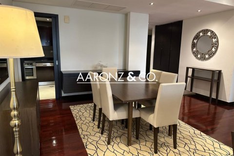 Apartment in Palm Jumeirah, Dubai 2 bedrooms, 162 sq.m. № 78353 - photo 8