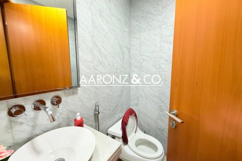 Apartamento en Jumeirah Lake Towers, Dubai, 2 dormitorios, 188.6 m², № 78342 - foto 10