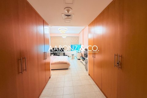 Apartamento en Jumeirah Lake Towers, Dubai, 2 dormitorios, 188.6 m², № 78342 - foto 7
