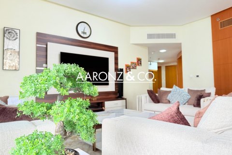 Apartamento en Jumeirah Lake Towers, Dubai, 2 dormitorios, 188.6 m², № 78342 - foto 5